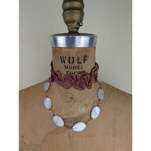 1990's handcarved leaf mother of pearl necklace